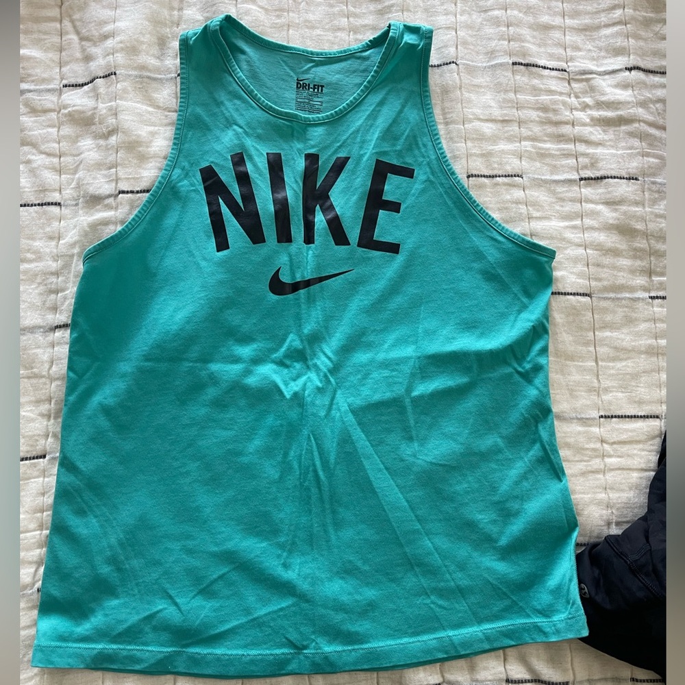 Nike top